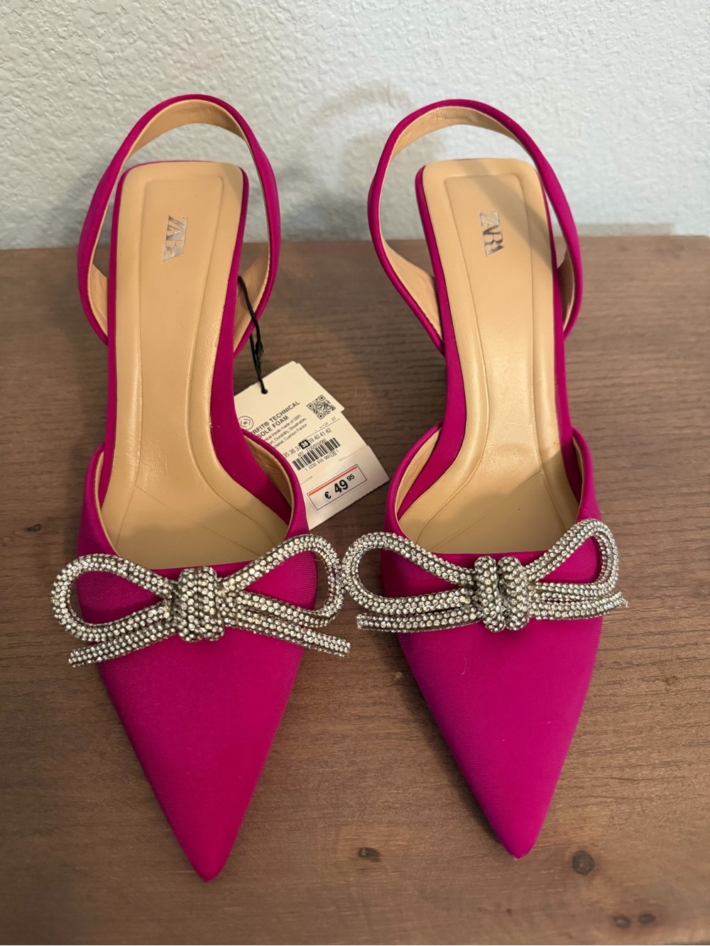 NWT Zara Fuchsia Slingback Pointed Toe Heels with Crystal Bow